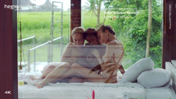 Screenshot #5 dal film Massaggio erotico balinese