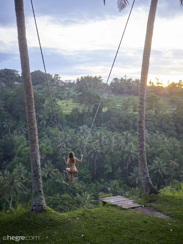 Afbeelding #2 uit de galerij Klaver Ubud Bali schommel